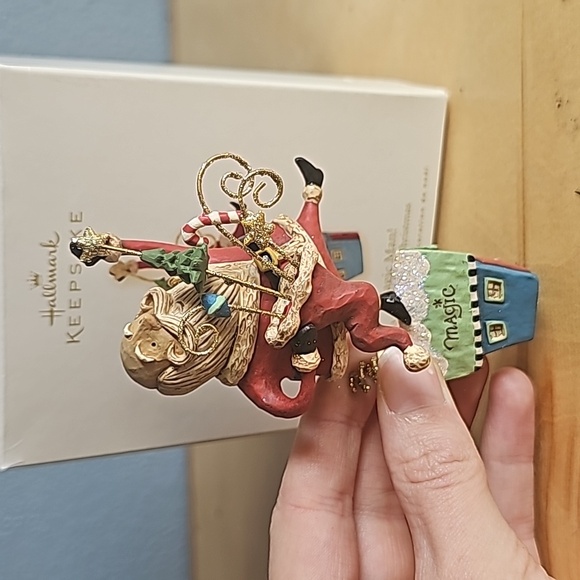 Hallmark keepsake magic man Santa Claus ornament - Picture 2 of 5